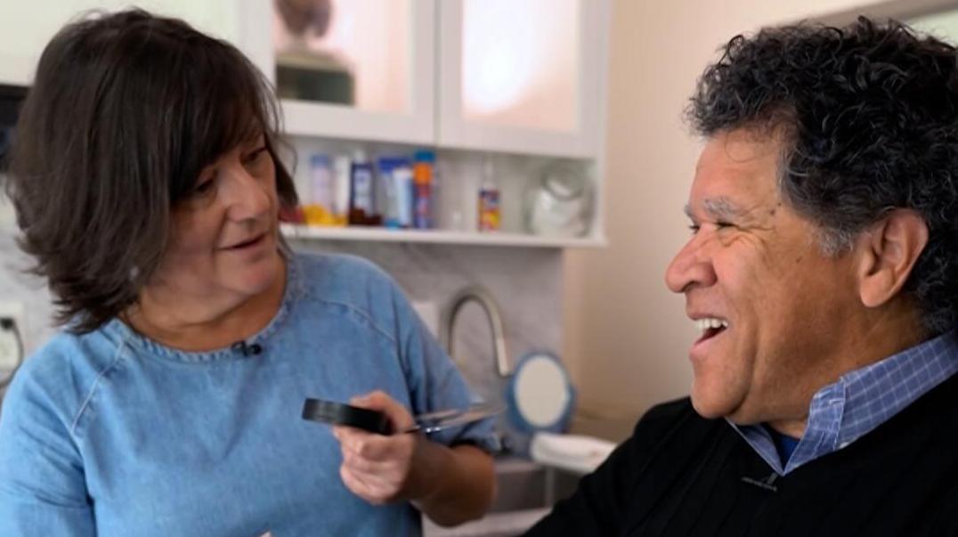 Sur la chaise de maquillage