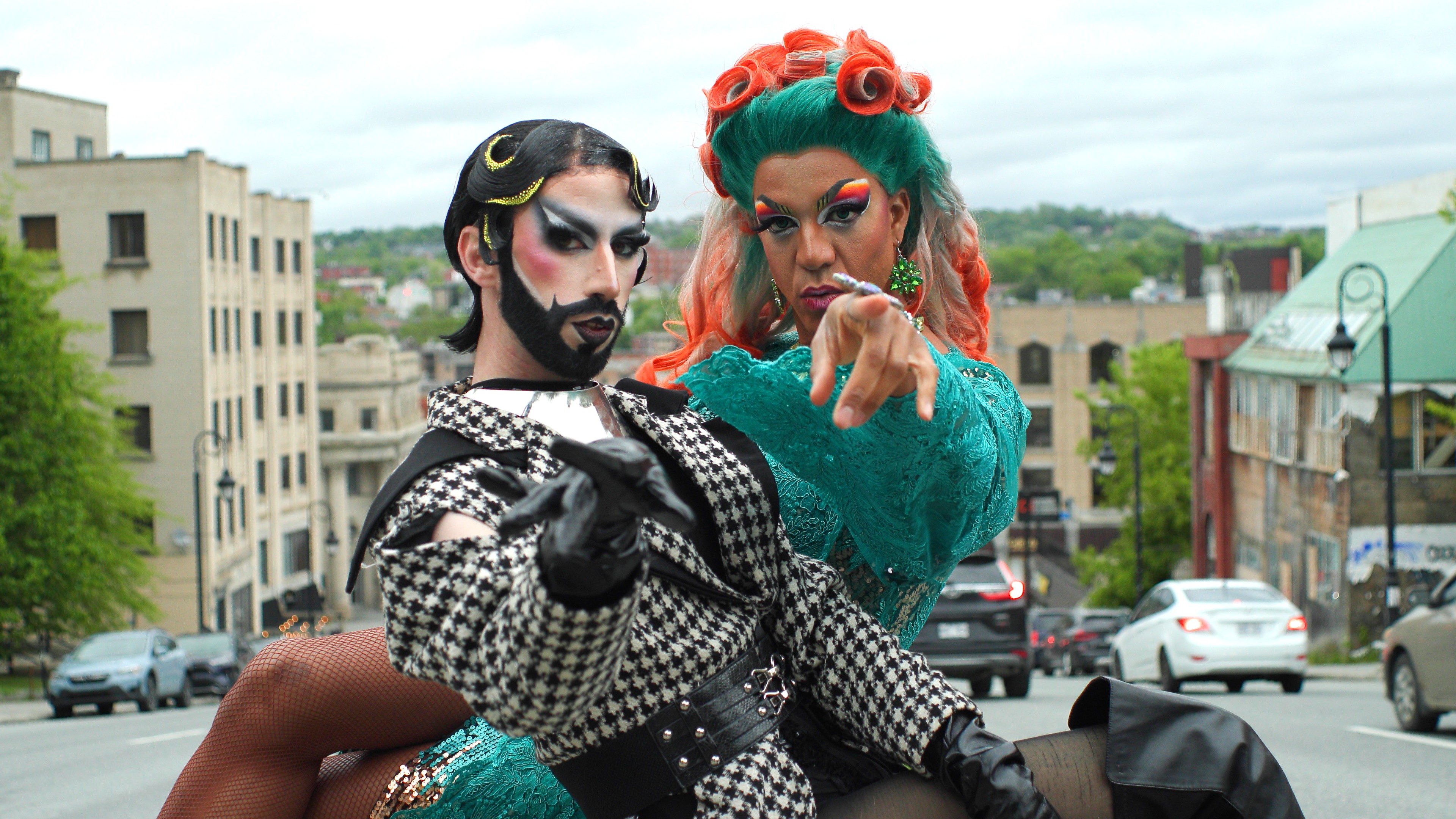 D'la barbe aux talons